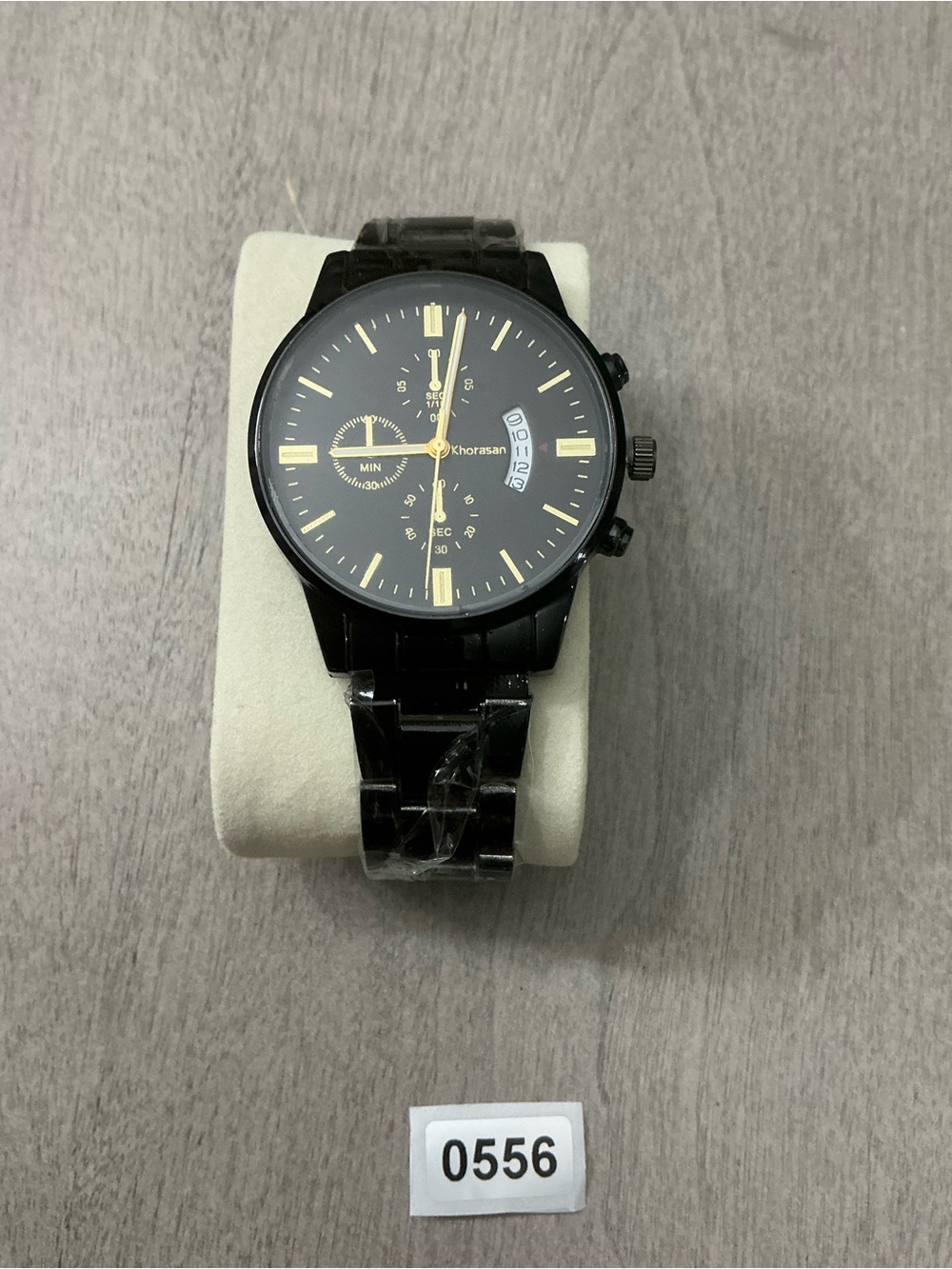 Black and Gold Men's Wristwatch with Date Window
